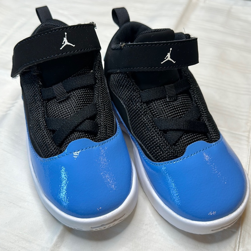 Toddler NIKE JORDANS- Size 9C- Slightly Used- Non Smoking Home- Black/Blue